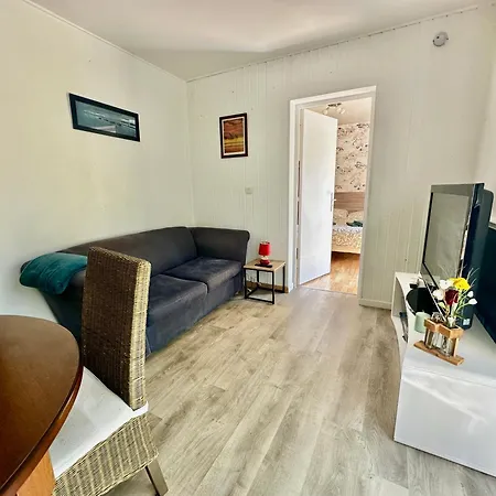 Appart' - Avec Terrasse A 7km Des Plages *