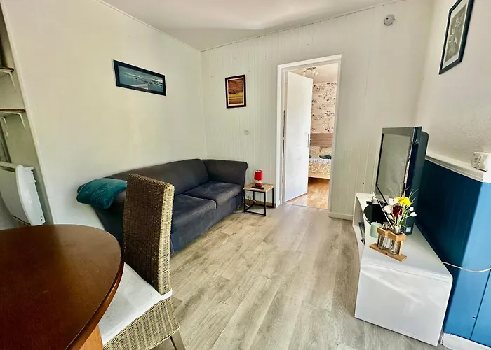 Appart' - Avec Terrasse A 7km Des Plages *